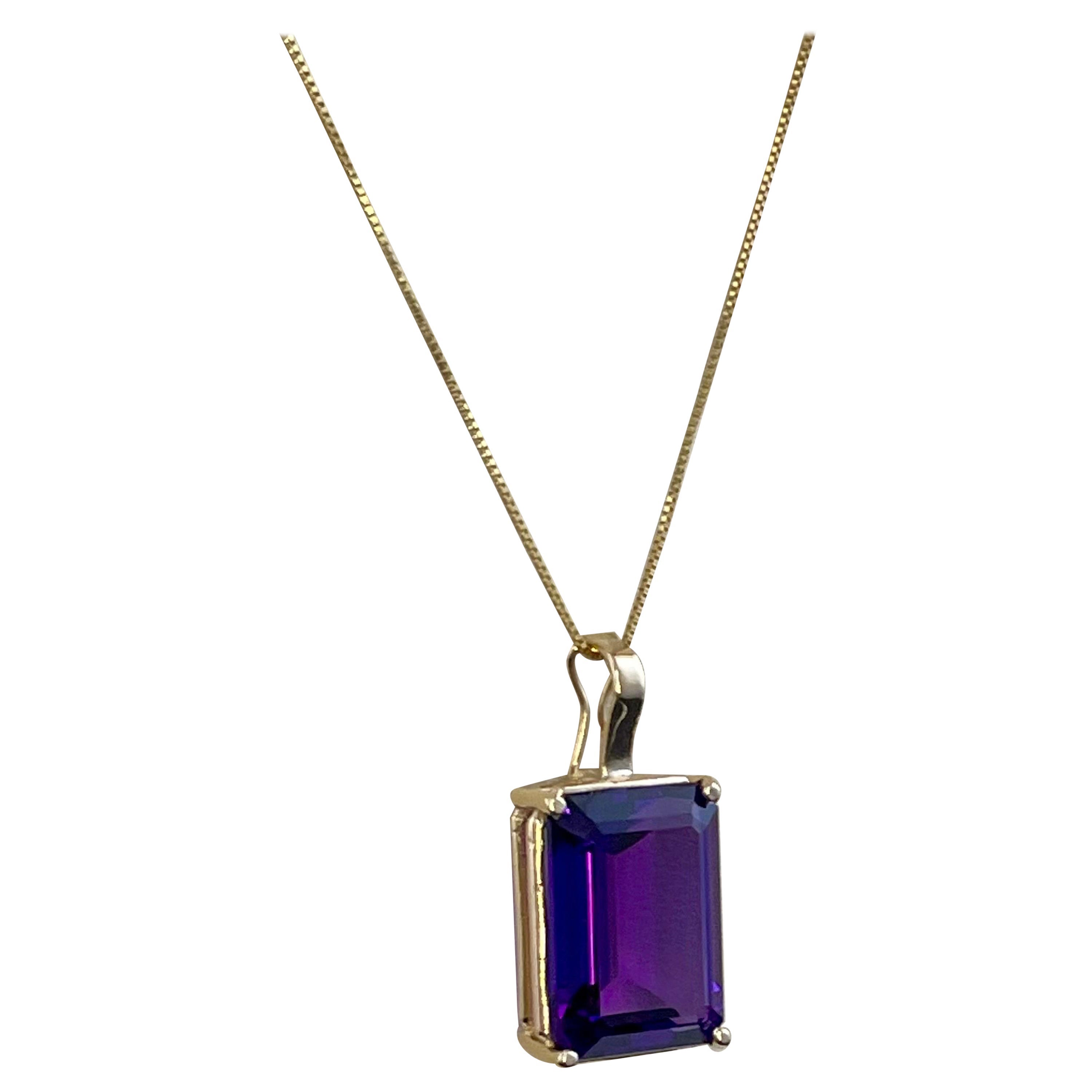 12 Ct Emerald Cut Amethyst Pendant /Necklace + 14 Kt Yellow Gold Chain Vintage For Sale