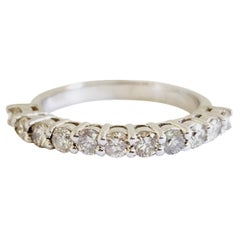 Mini-anneau en or blanc 14 carats avec diamants de 0,96 carat