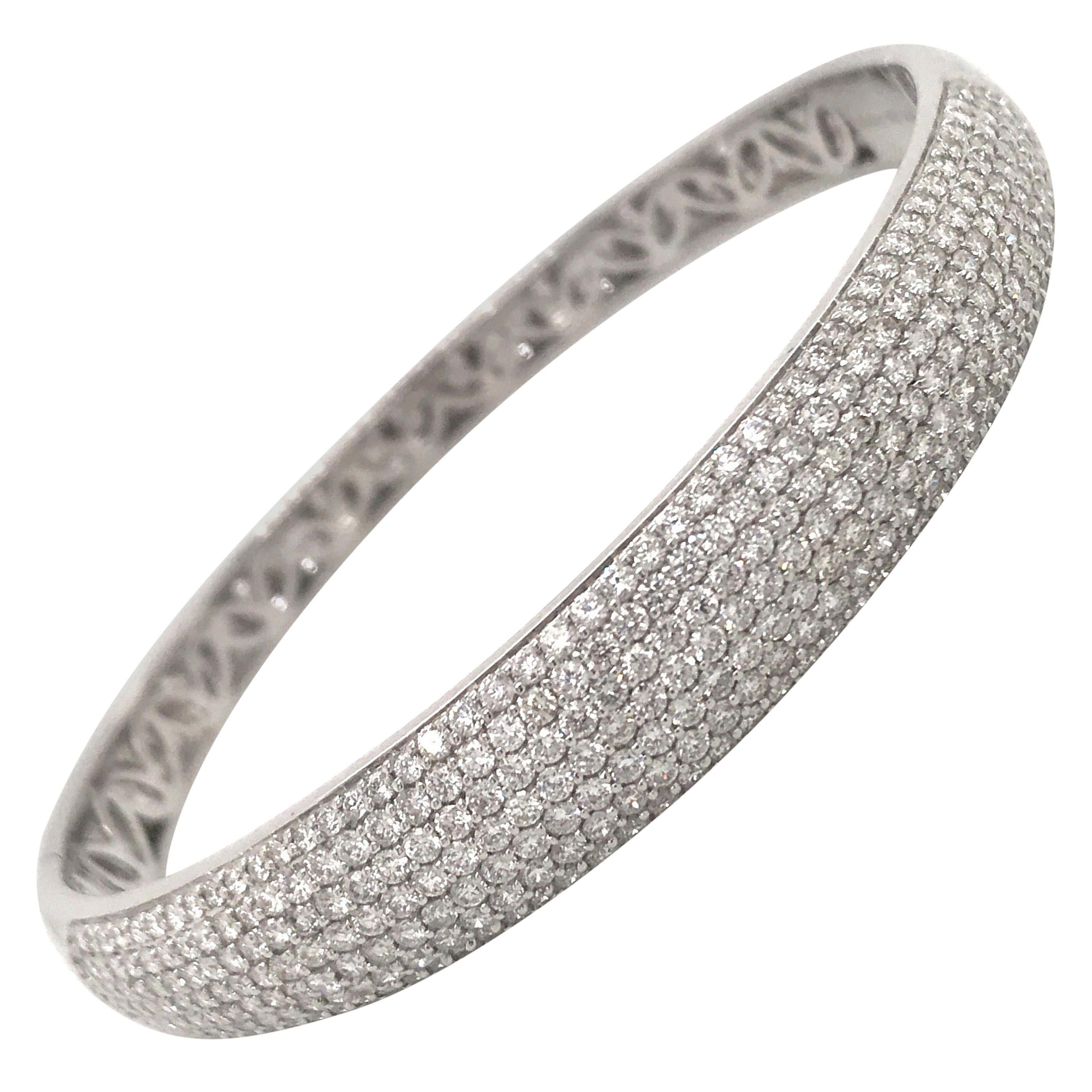 Bracelet jonc à sept rangées de diamants en or blanc 18 carats de 3,75 carats