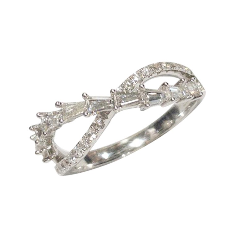GILIN 18K White Gold Diamond Ring For Sale