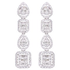 Boucles d'oreilles en goutte en or blanc 18 carats avec diamants multiformes de 2,19 carats