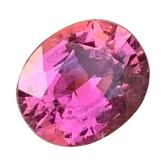 Pierre tourmaline rose vif naturelle de 2,05 carats pour la joaillerie