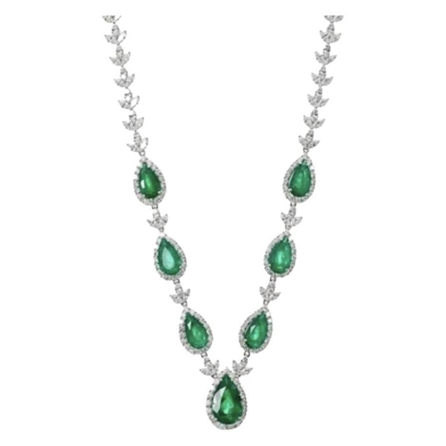 10.25 Ct Natural Emerald & Diamond Necklace For Sale