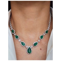 Collier d'émeraudes colombiennes naturelles et de diamants de 27.46 ct