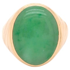 Vintage Men's Oval Green Jade Ring with Geometric Design in 14k Yellow Gold
