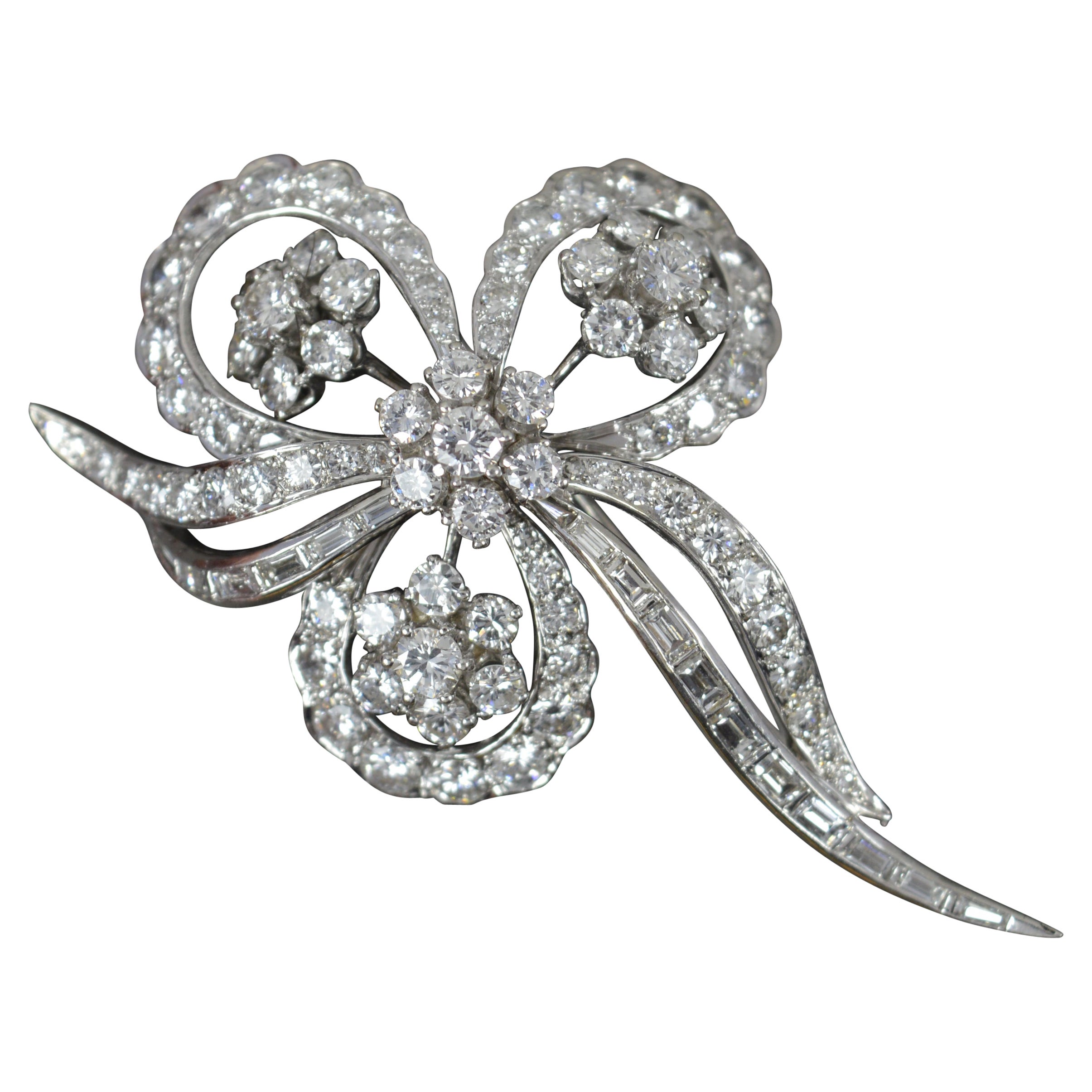 5.5ct Vs Diamond 18ct White Gold Flower Floral Spray Brooch For Sale