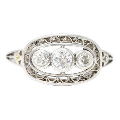 1910 Edwardianischer 0,27 Karat Diamant-Ring mit drei Steinen aus alten Minen