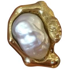 Sculpted Woman Baroque Pearl Gold Ring 