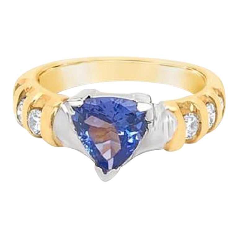 Grand Sample Sale Ring featuring Blueberry Tanzanite set in 18K Two Tone Gold For Sale