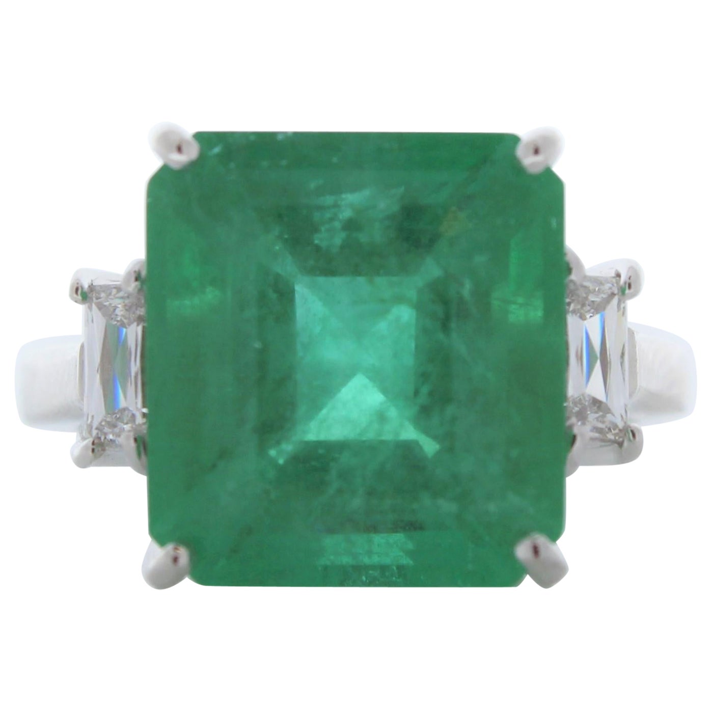 7.70 Carat Emerald and Diamond Ring in 18K White Gold For Sale