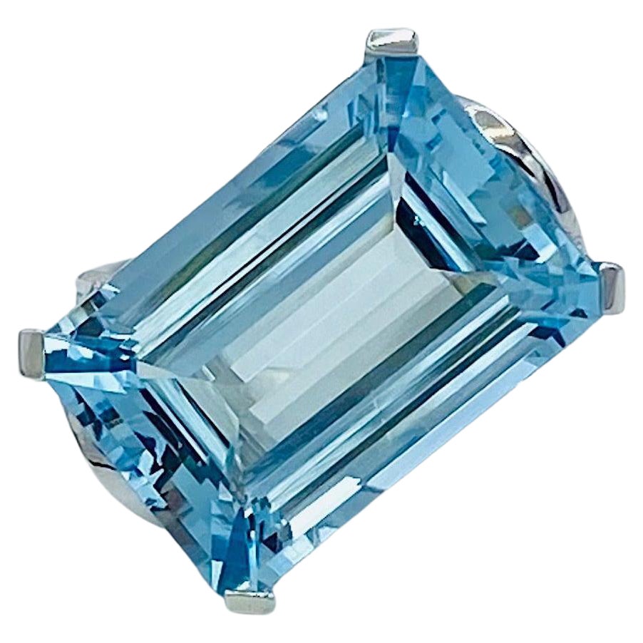 Ct 13.17 Aquamarine White Diamond Cocktail 18Kt Gold Made in Italy Ring For Sale