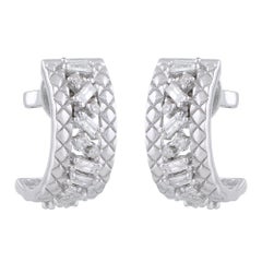 Boucles d'oreilles demi-cercle en or blanc 18 carats avec diamant baguette de couleur HI et pureté SI