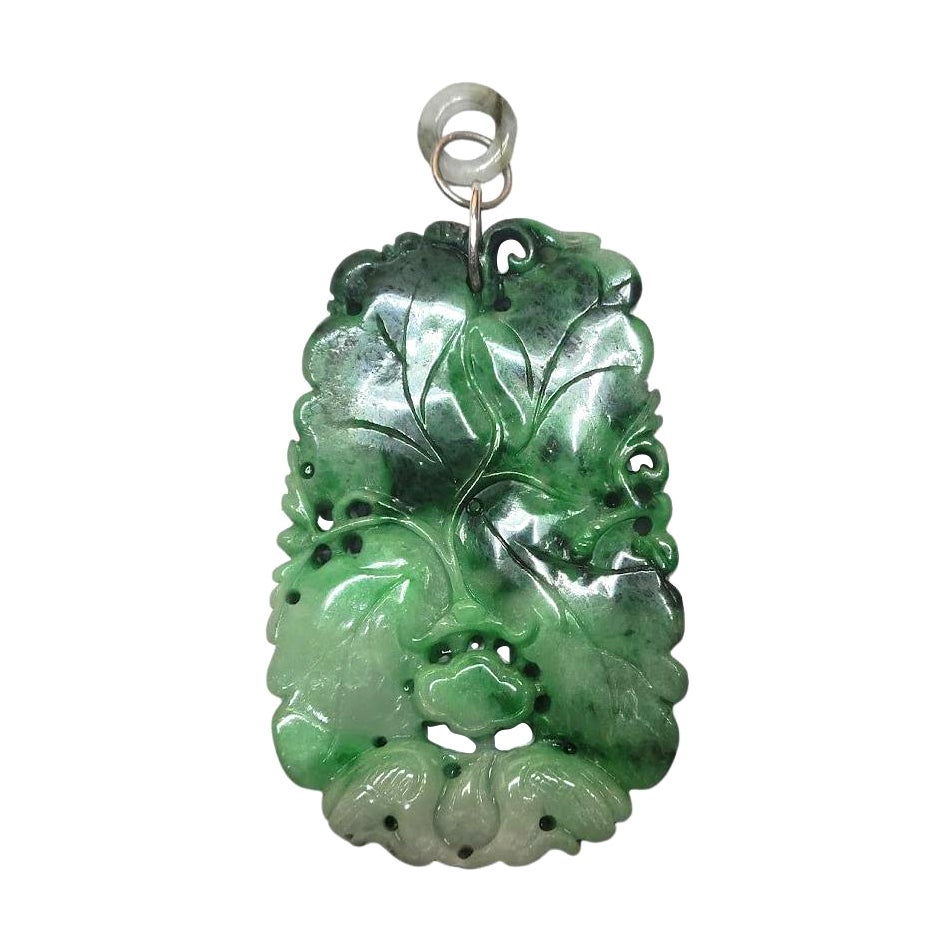 Antique Jade Chinese Pendant circa Late 19th to Early 20th Century Qing Dynasty For Sale
