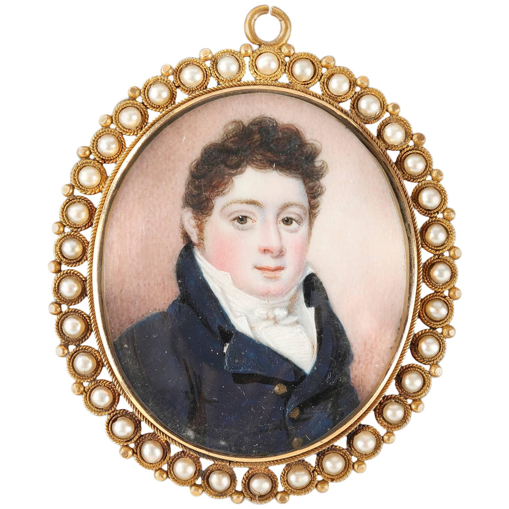 Louis-Philippe Pendant with Miniature Mother-of-Pearl Pearls and Gold Medallion For Sale
