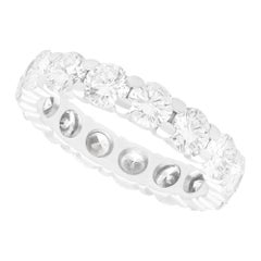 Anillo de eternidad vintage de oro blanco y diamantes de 3,75 quilates