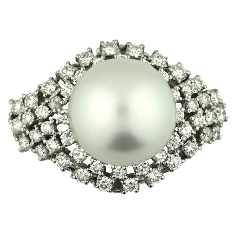 Bague Timeless or blanc 18Kt perle des Mers du Sud et diamants main image 1