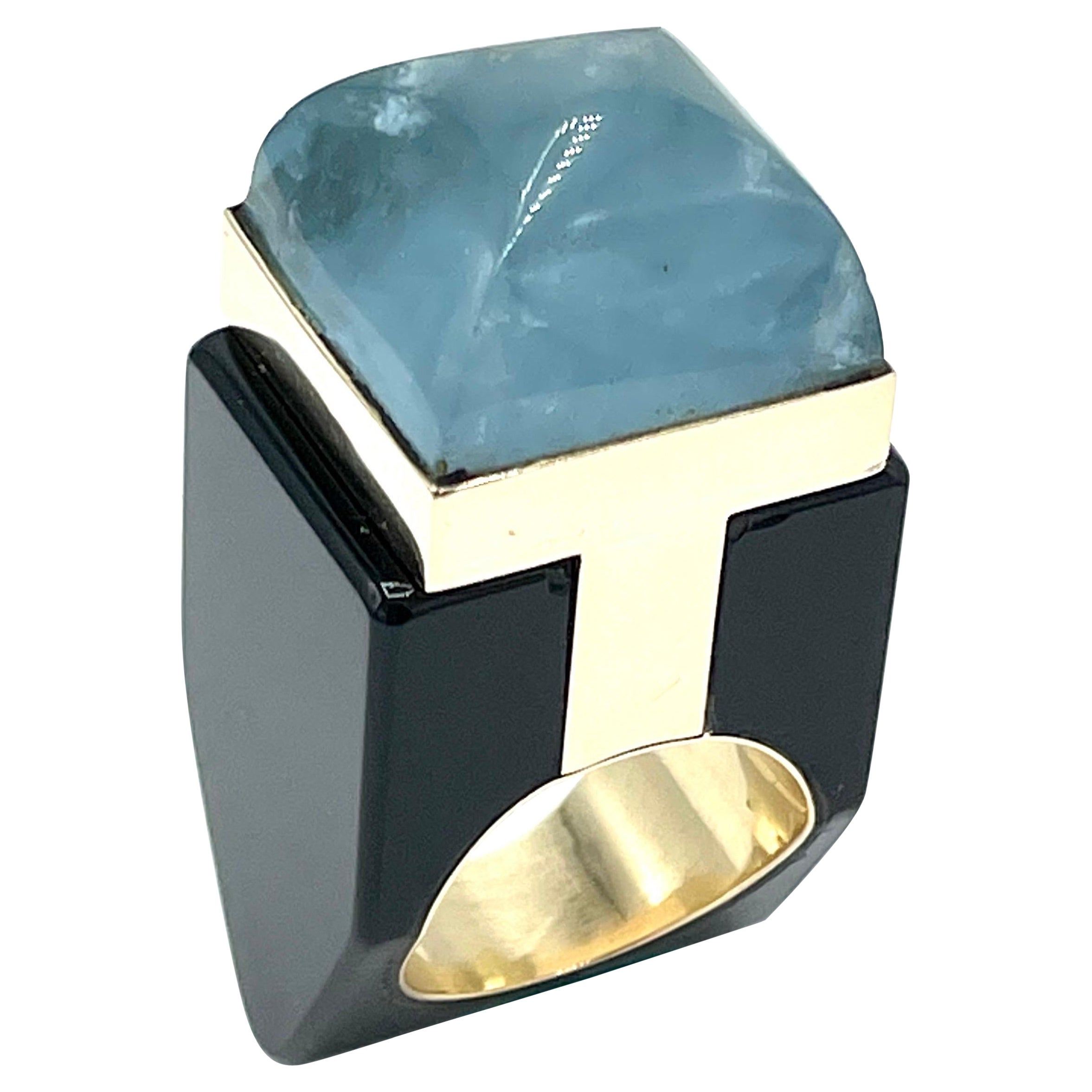 Aquamarine and Black Onyx 18K Yellow Gold Cocktail Ring For Sale