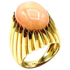 Cabochon Angel Skin Coral Bombe' Style Yellow Gold Cocktail Ring