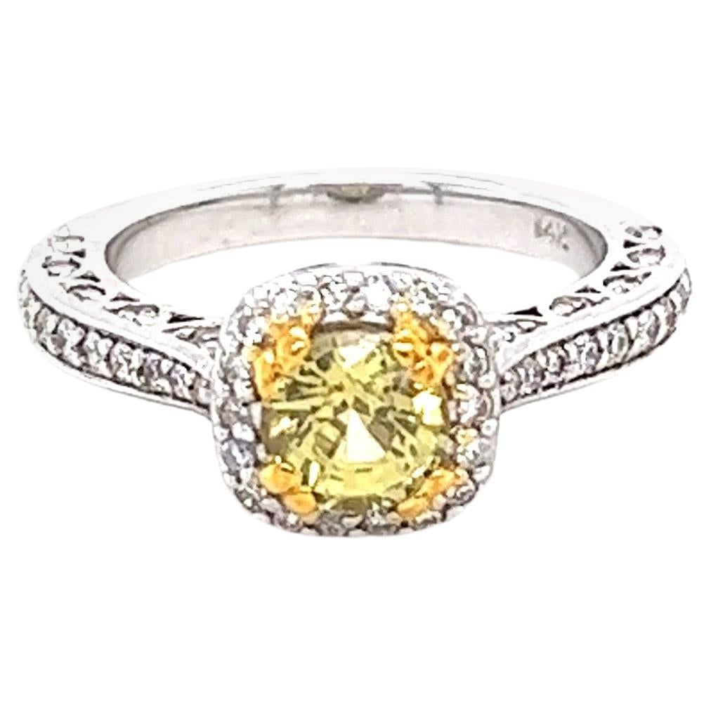 Bague en or blanc 14 carats avec saphir jaune 1,62 carat et diamants en vente