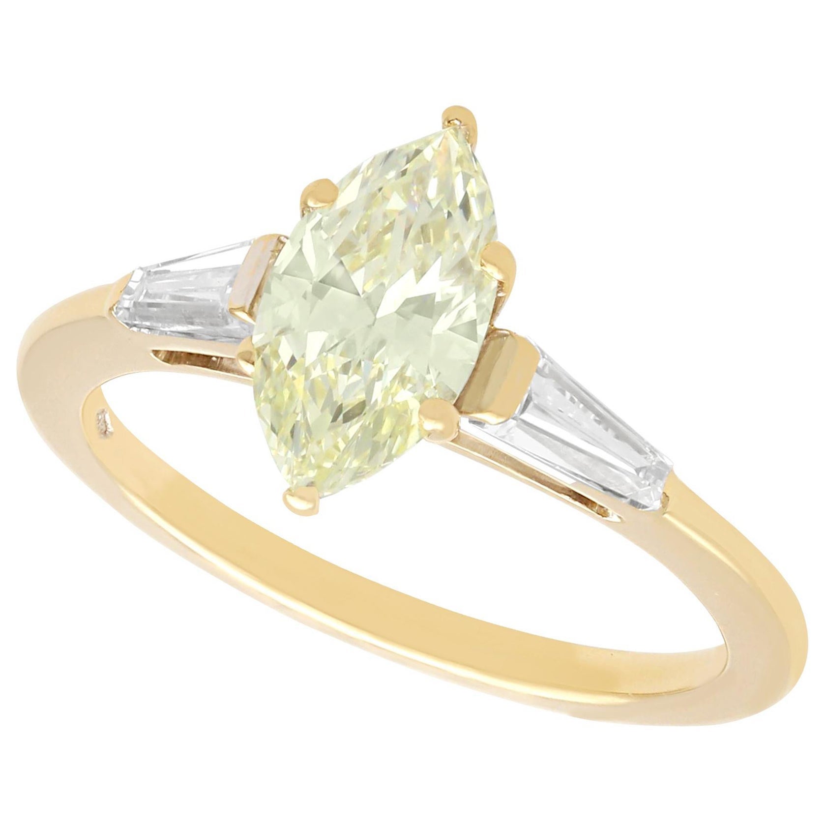 Bague solitaire en or jaune et diamant certifié GIA de 1,36 carat de couleur jaune clair