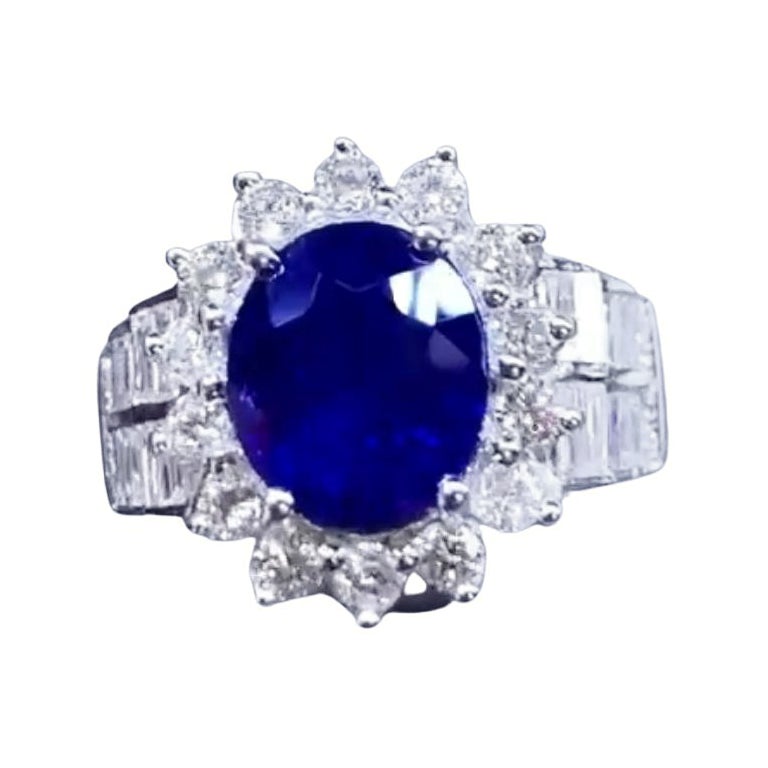 Bague exclusive sertie d'un saphir bleu royal de 5,28 carats et de diamants en vente