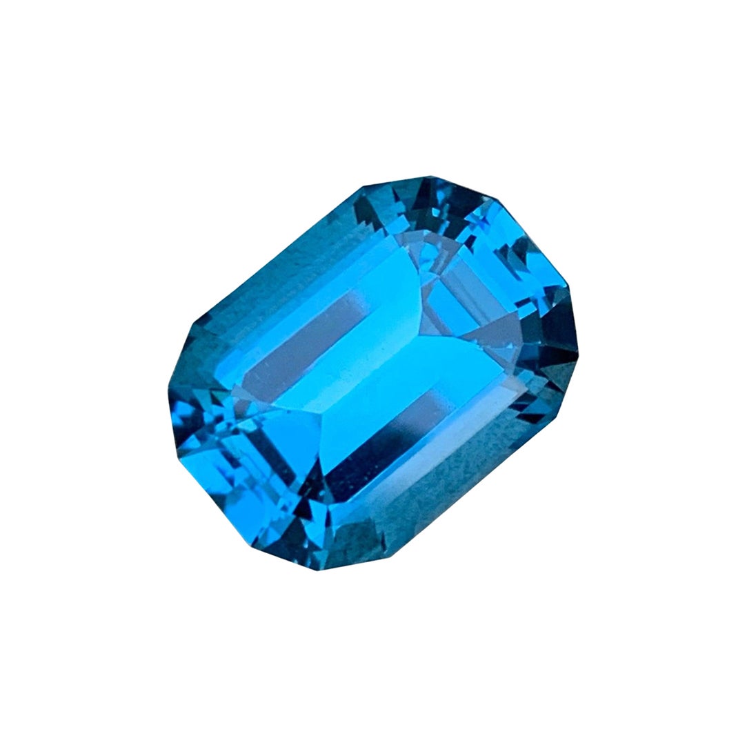 Electric London Blue Loose Topaz Gemstone 15.50 Carat Topaz Jewelry for Necklace For Sale
