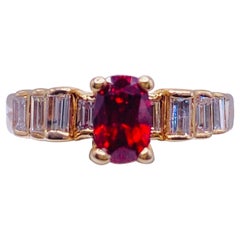 Anello in oro giallo 14K con spinello rosso e diamanti