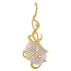 Sacchi Lavender Jade and Diamonds 18 Karat Satin Yellow Gold Pendant