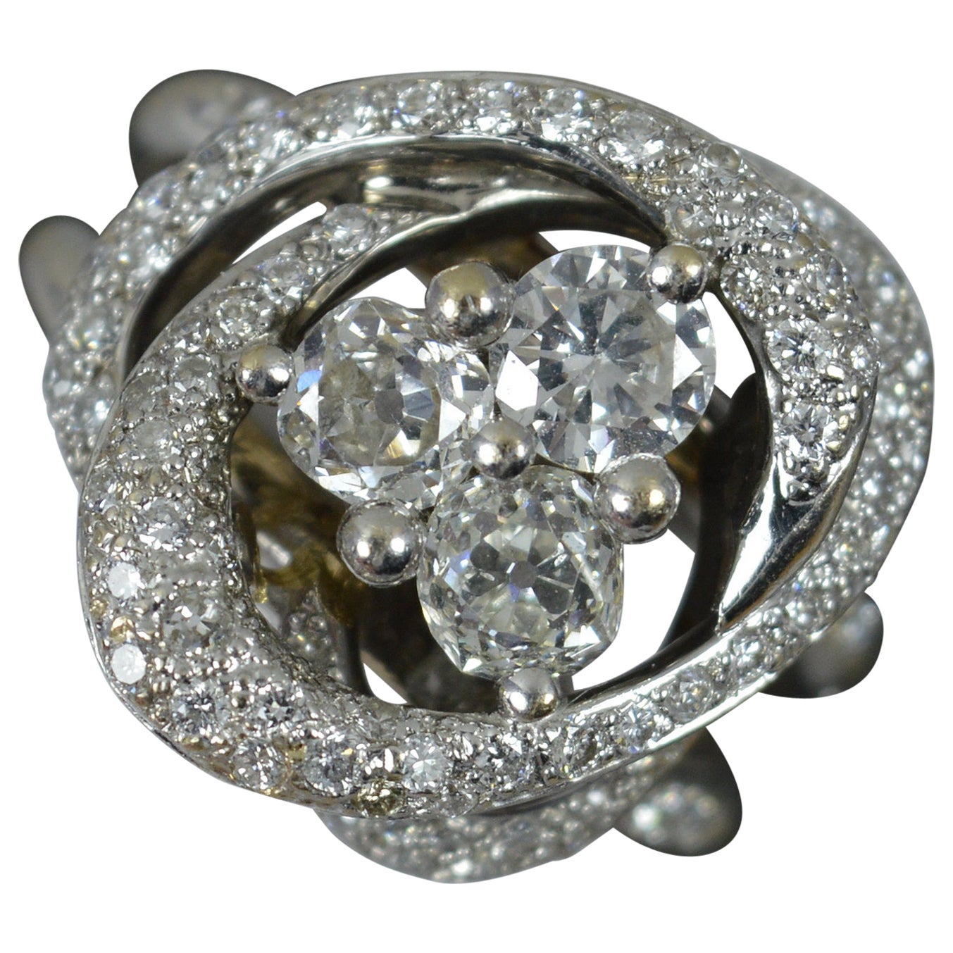 Impressive 2.5ct Diamond and 18ct Gold Heavy Cluster Ring For Sale