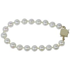 Vintage Single Strand Pearl Bracelet with Gold Clasp