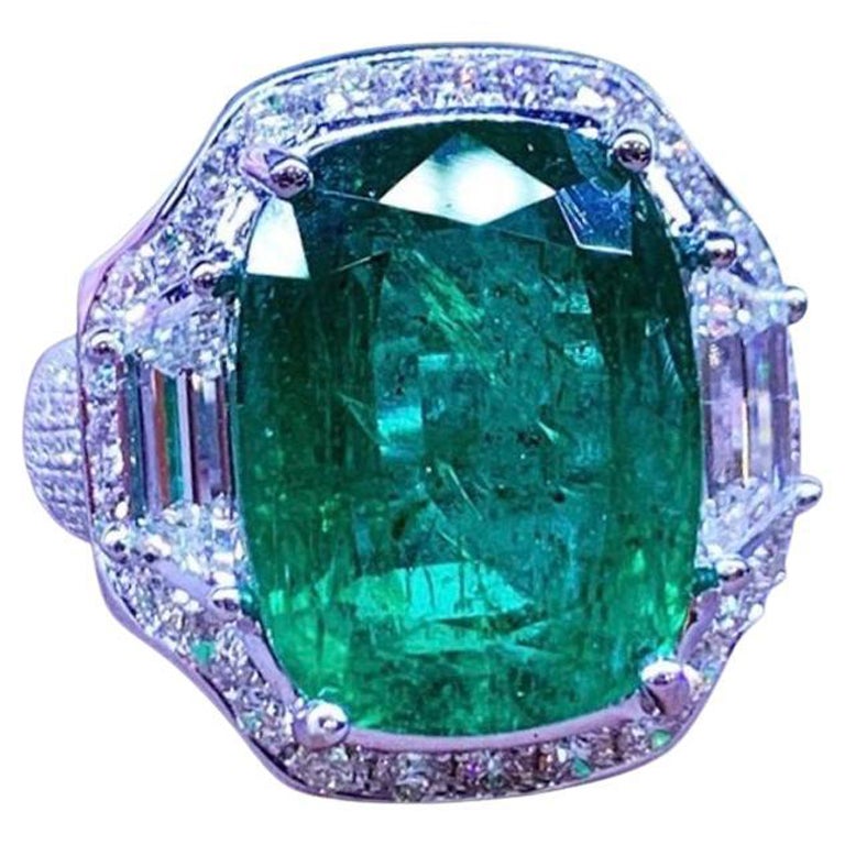 AIG Certified 13.20 Carats Zambian Emeralds Diamonds 18K Gold Ring  For Sale