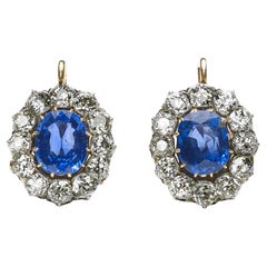 Boucles d'oreilles grappe en platine et or avec saphirs et diamants, c. 1890