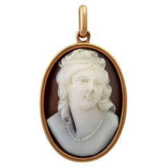 Pendant / Brooch with Shell Cameo