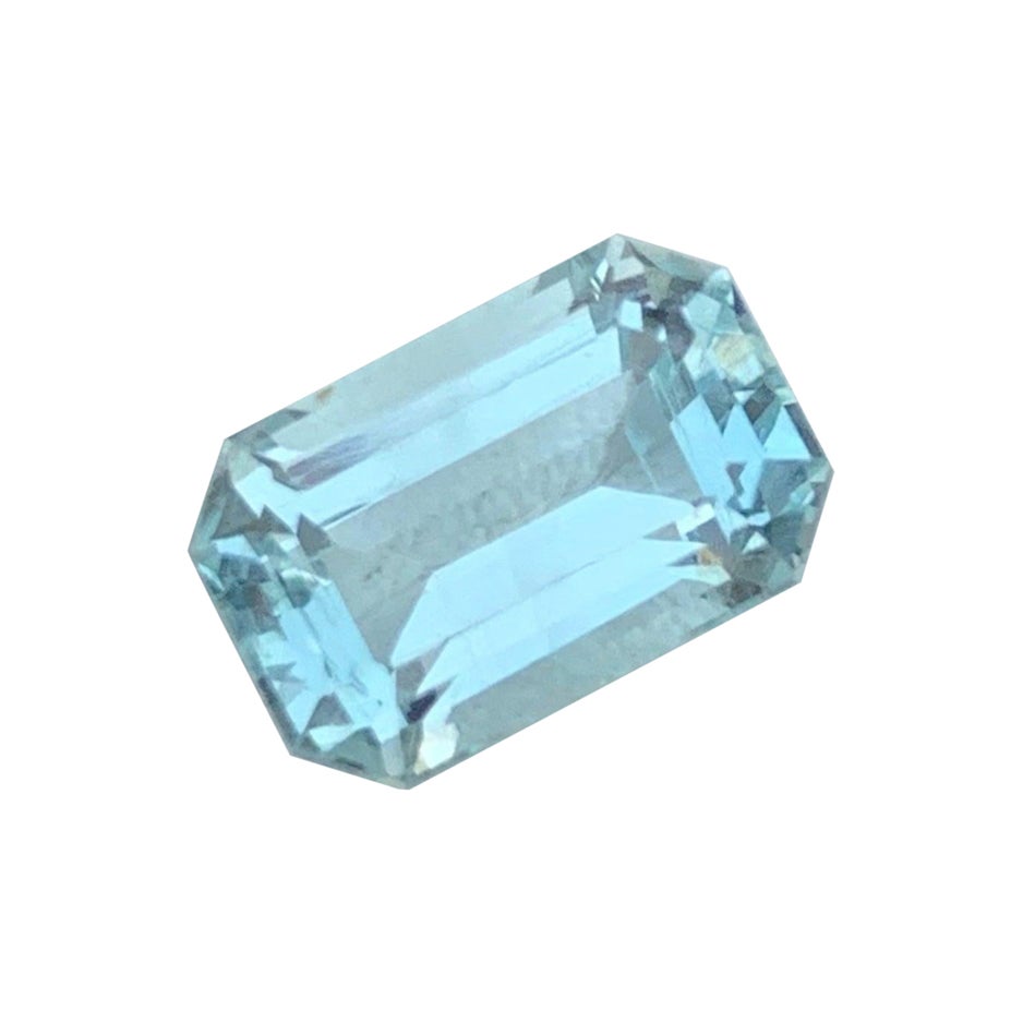 Fantastique bague aigue-marine bleue naturelle de 2,55 carats en vente