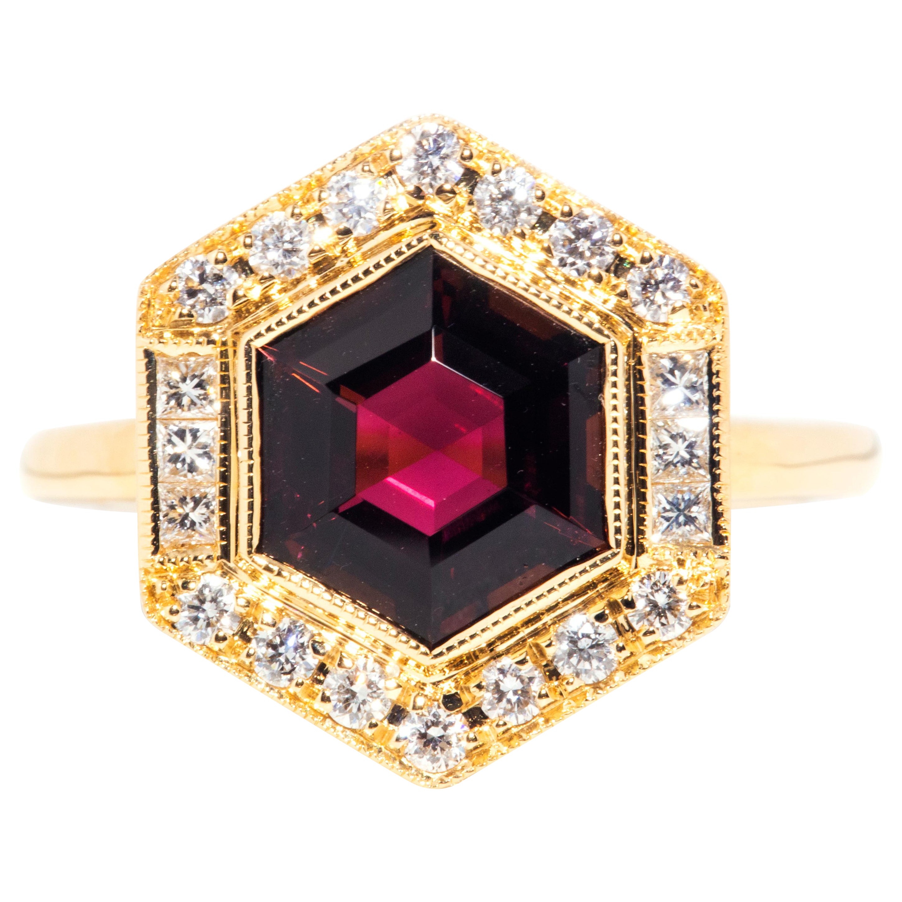 Contemporary 18 Carat Yellow Gold Reddish-Purple Tourmaline and Diamond Ring