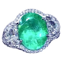 Amazing Certified Ct 5, 32 of Colombia Emerald and Diamonds on Ring