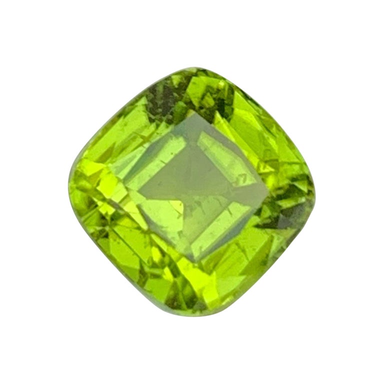 Amazing Apple Green Peridot Gemstone 2.90 Carats Peridot Ring Jewelry For Sale