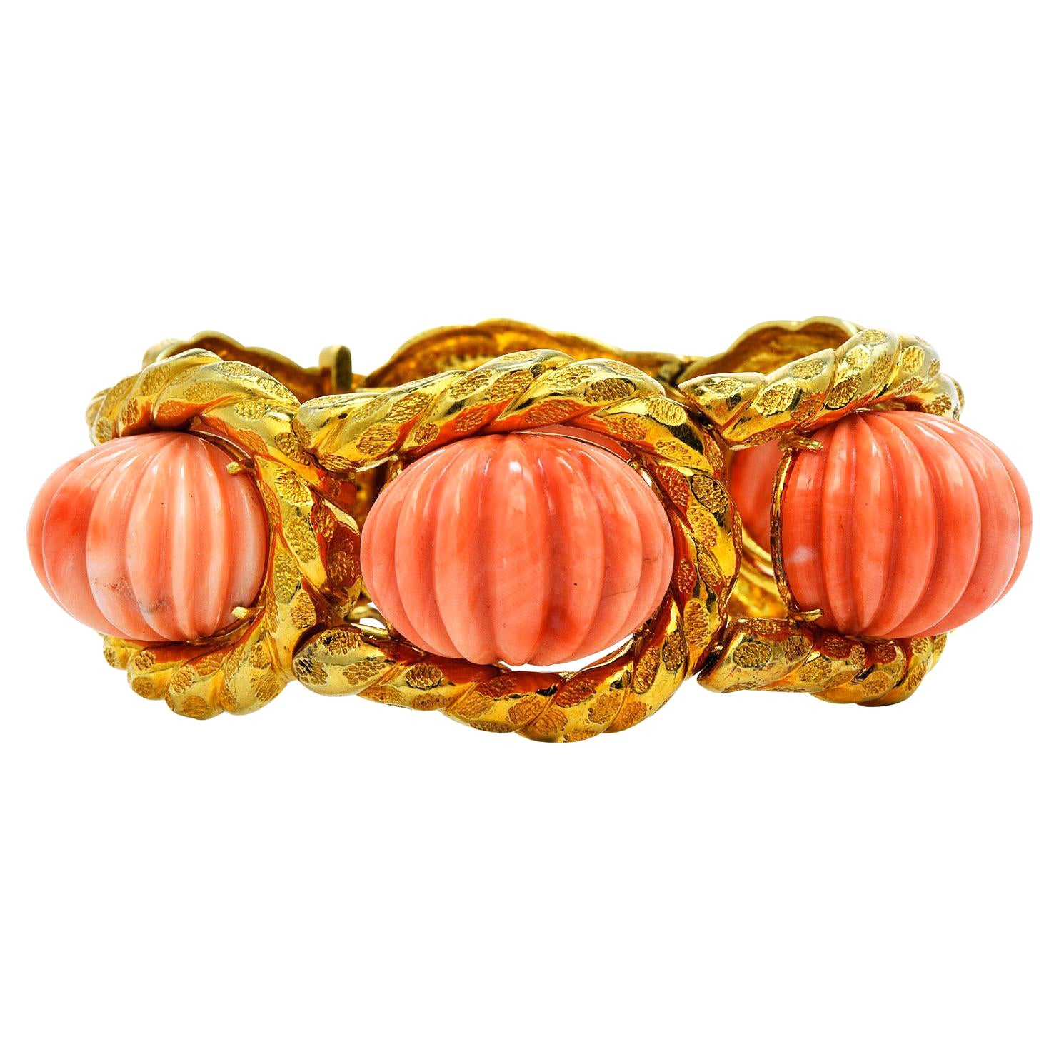 Trio Vinatge Carved Pink Coral 18K Yellow Gold Shell Large Link Bracelet For Sale