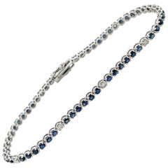 Bracelet tennis en or blanc 14 carats avec saphir bleu de taille ronde et diamants