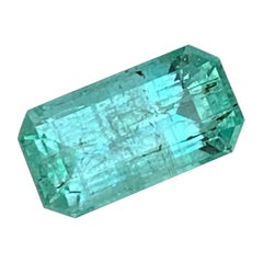 Stunning Natural Emerald Stone 1.50 Carats Emerald Gemstone for Making Jewelry