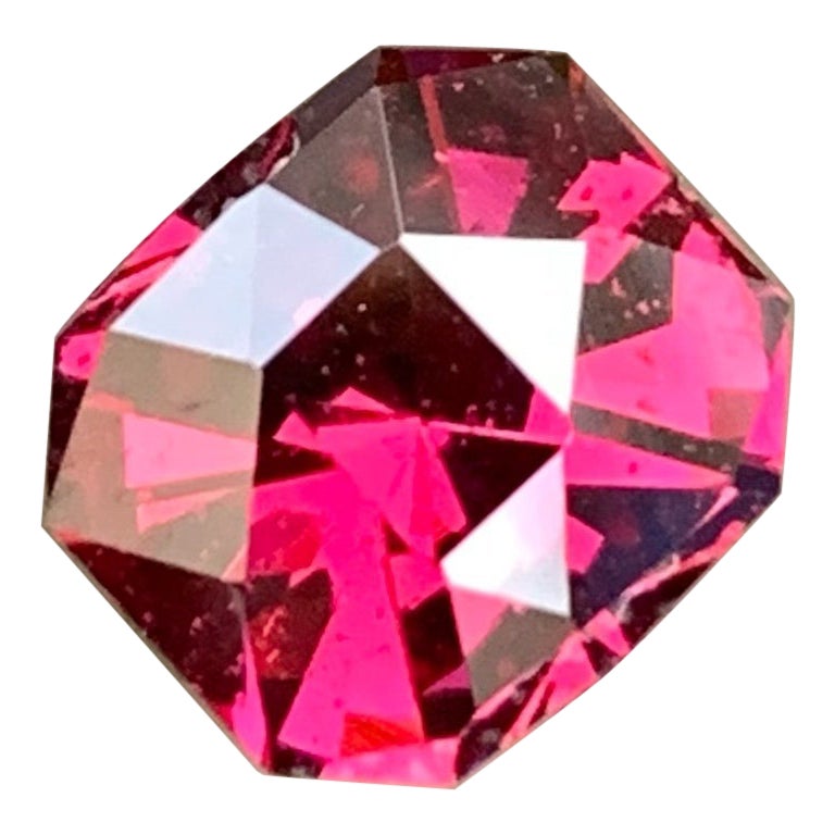 Incredible Pinkish Red Garnet Stone 3.05 Carats Garnet Gemstone from Malawi