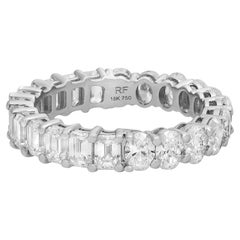 Bracelet d'éternité en or blanc 18K avec diamants semi-ovales et émeraudes de 3,44cttw.