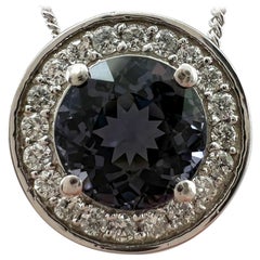 Collier à pendentif halo en platine 950 avec spinelle en titane violet vif et diamants 1,32 carat