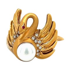 Vintage Carrera Y Carrera 18 Kt Yellow Gold Swan Ring with Diamond 0.06cts and Pearl