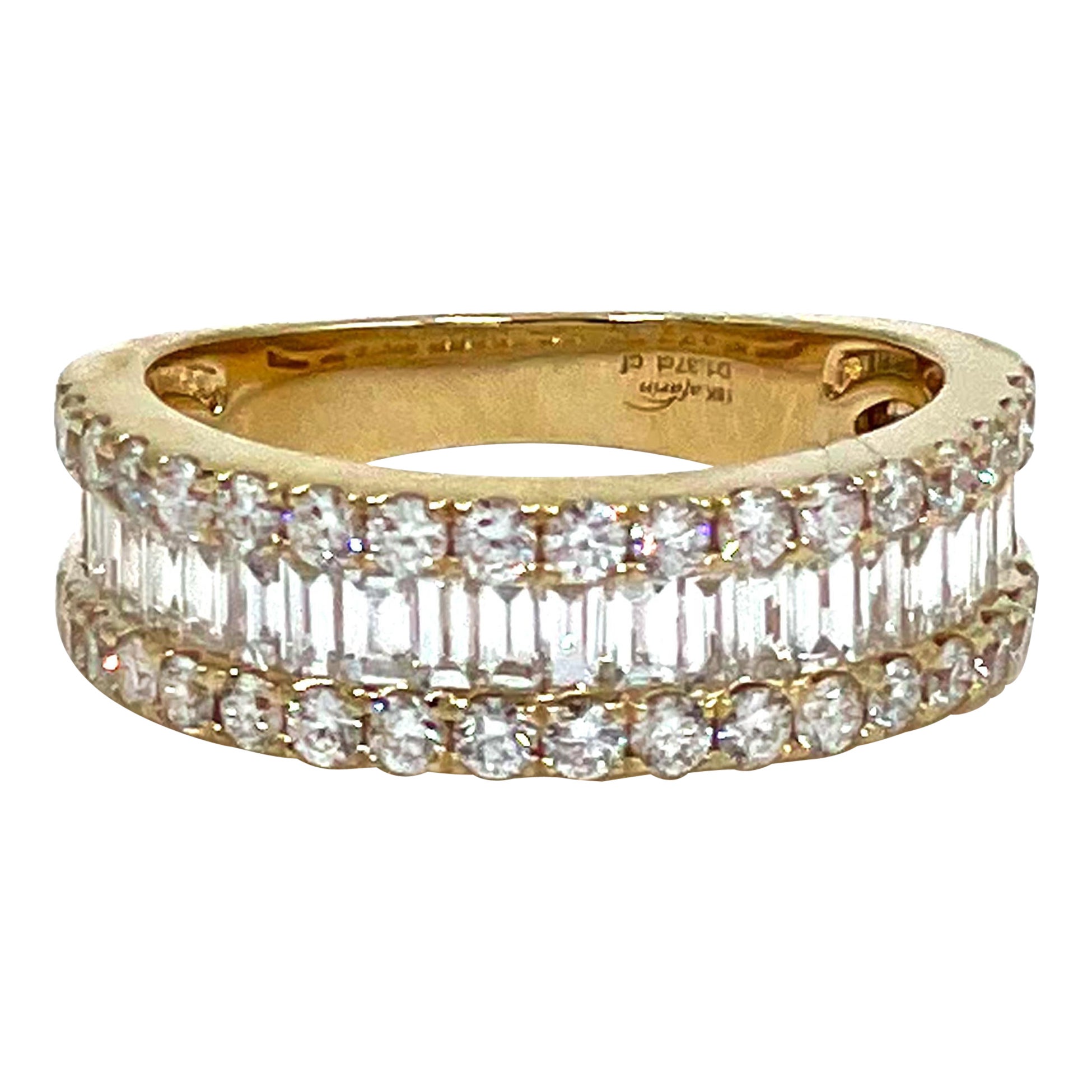 18K Yellow Gold Baguette and Round Diamond Ring For Sale
