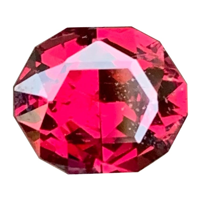 Excellent Bright Red Cut Garnet 2.50 Carats from Malawi Loose Gems Ring Jewelry For Sale