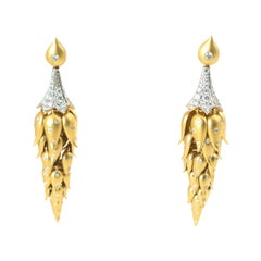 Umrao 18k Gold and Diamond Dangle Earrings