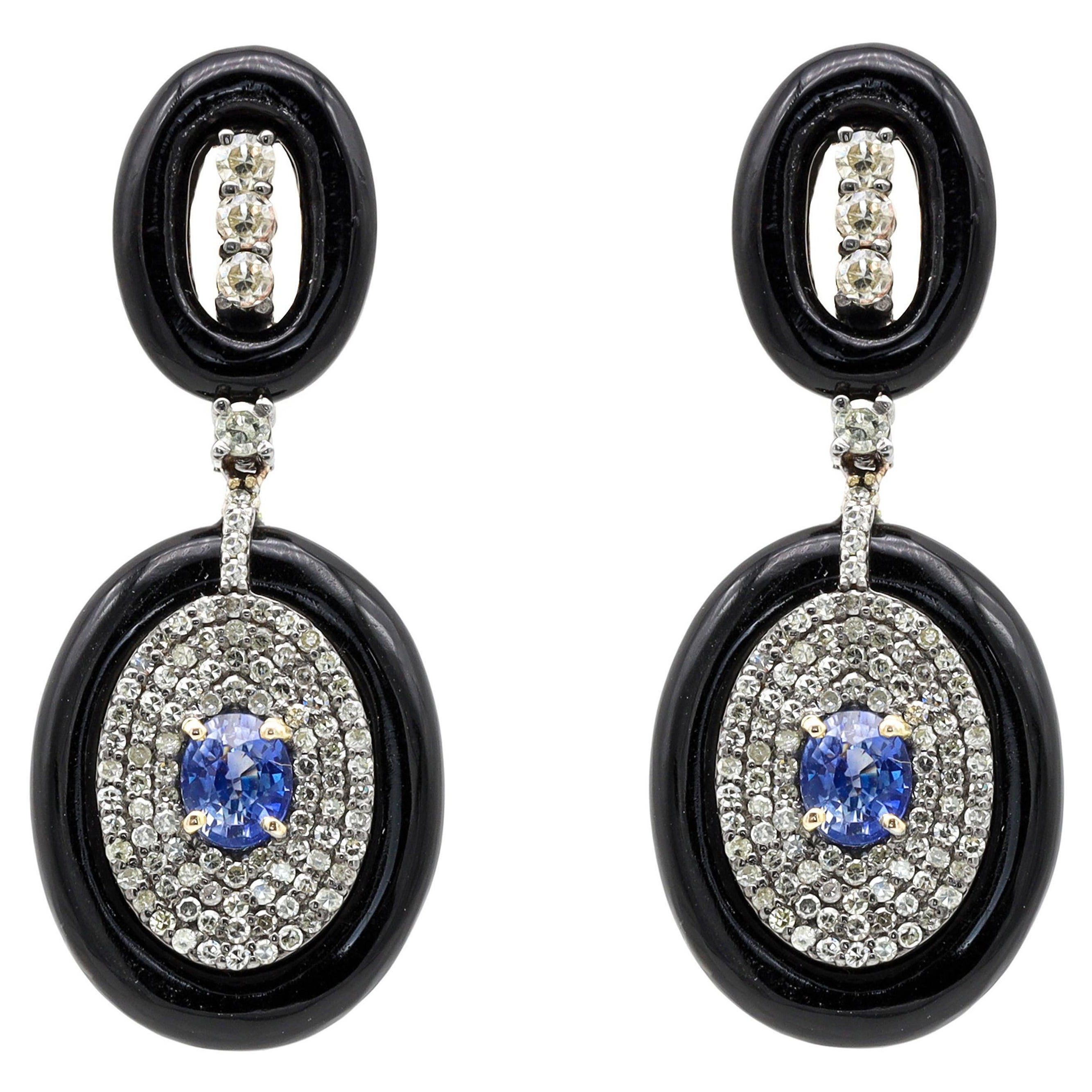 Boucles d'oreilles en goutte de style Art déco en diamants, saphirs et onyx noirs de 14,41 carats