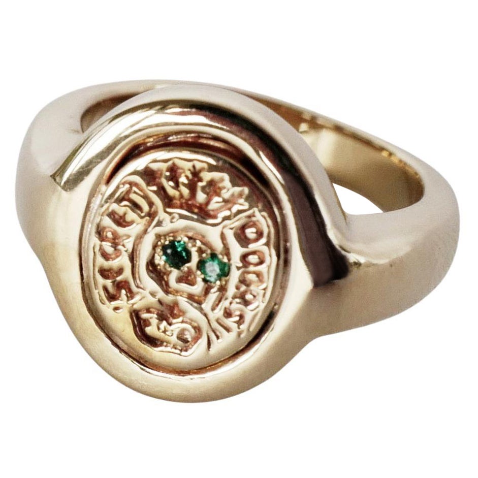 Bague de signalisation Crête en bronze J Dauphin avec crâne en émeraude de style Memento Mori