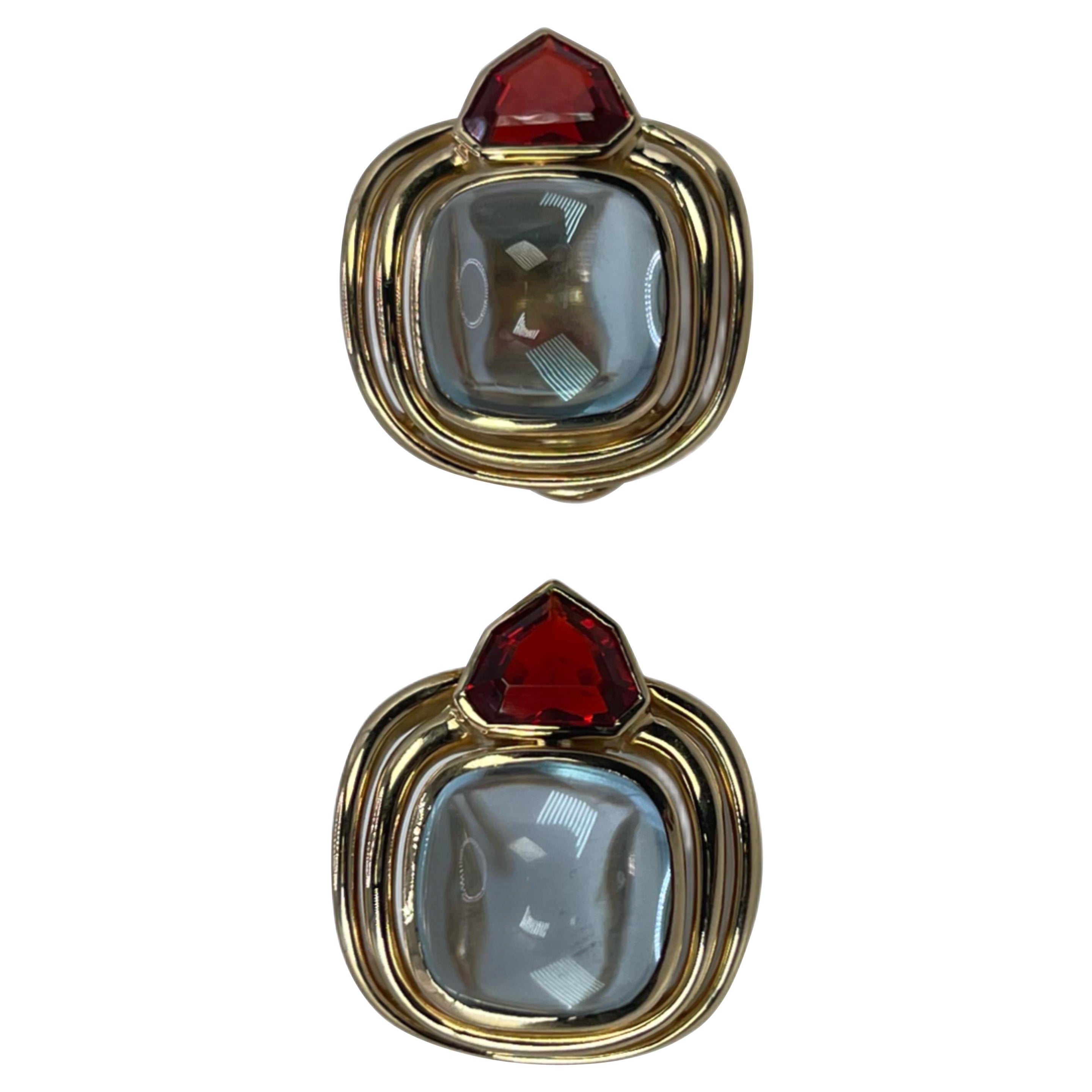 Boucles d'oreilles à clips oméga vintage en or jaune 18 carats avec topaze et opale en vente